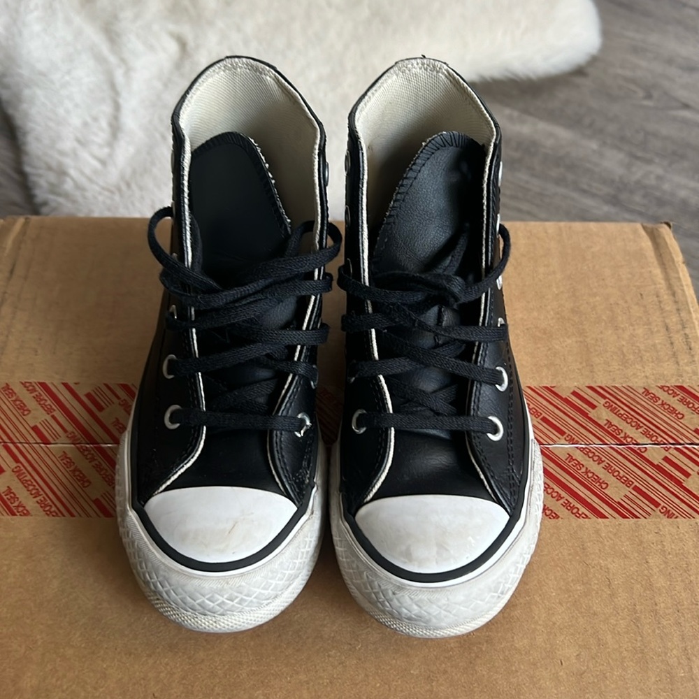 Girls Black Platform leather Converse